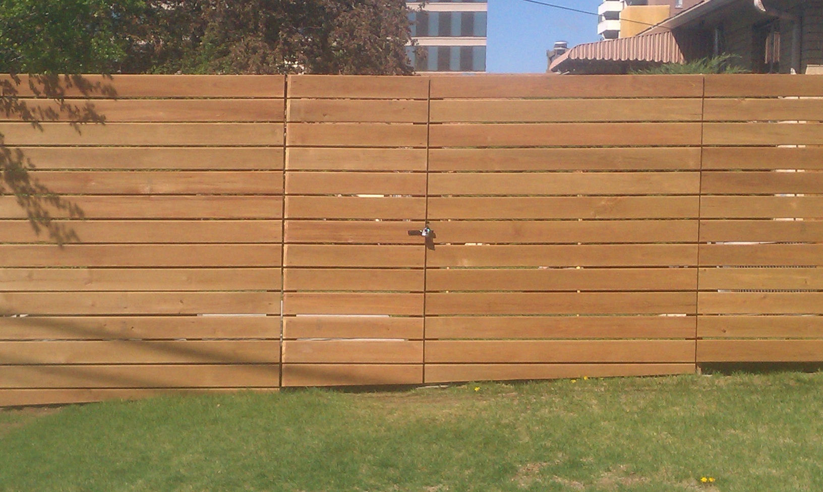 horizontal wood fence